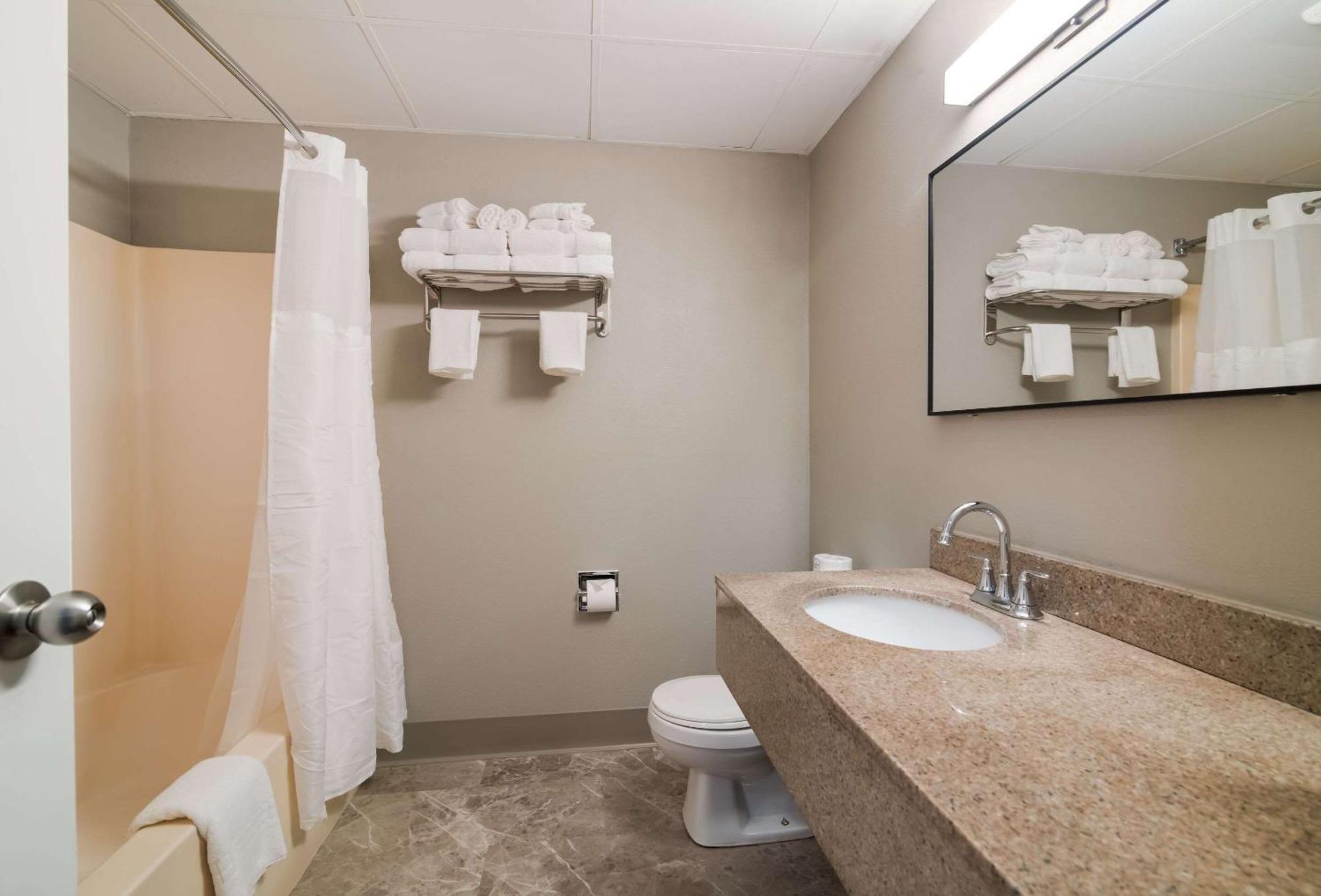 Quality Inn & Suites South Portland Esterno foto
